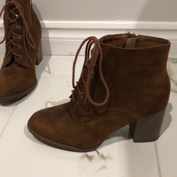 🌟2 for 35$🌟 Adorable brown heeled booties - Picture 3 of 5